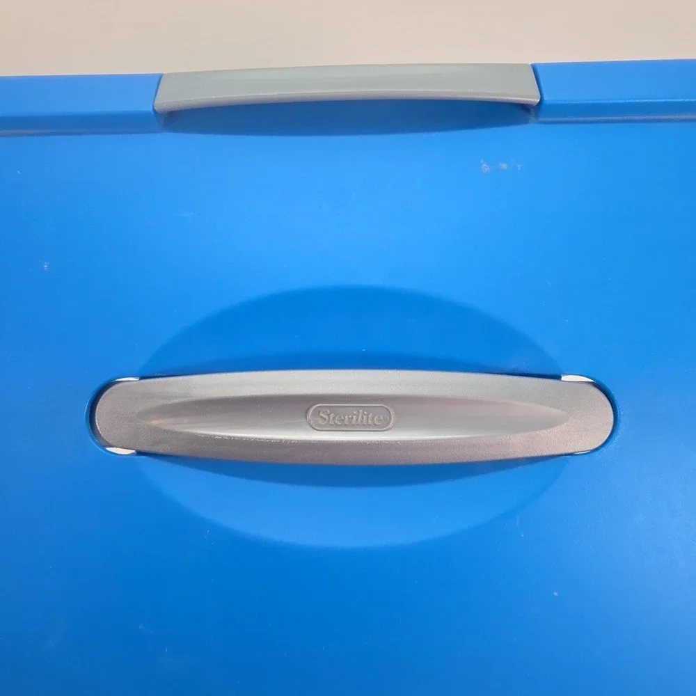 Sterilite Show Offs Blue Lid Gray Handle & Closure Snap Lid USA
